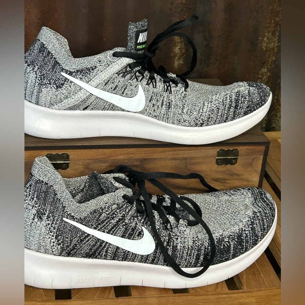 Nike Free Rn Women’s Black white Knit Running Shoes 8 .5